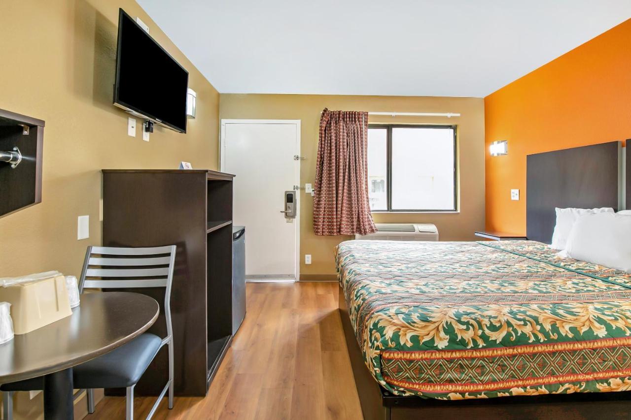 Oyo Hotel Lake Charles Hwy 10 Extérieur photo