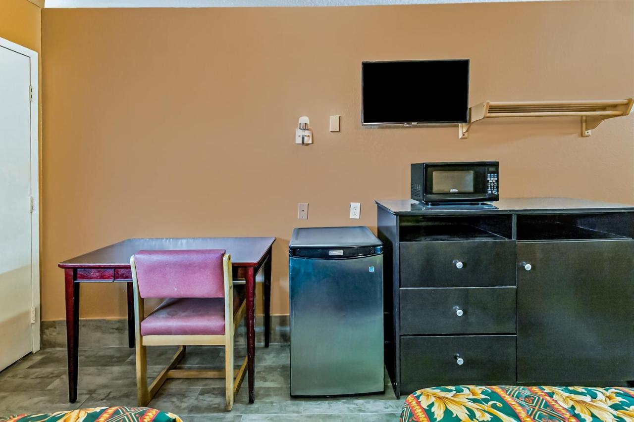 Oyo Hotel Lake Charles Hwy 10 Extérieur photo