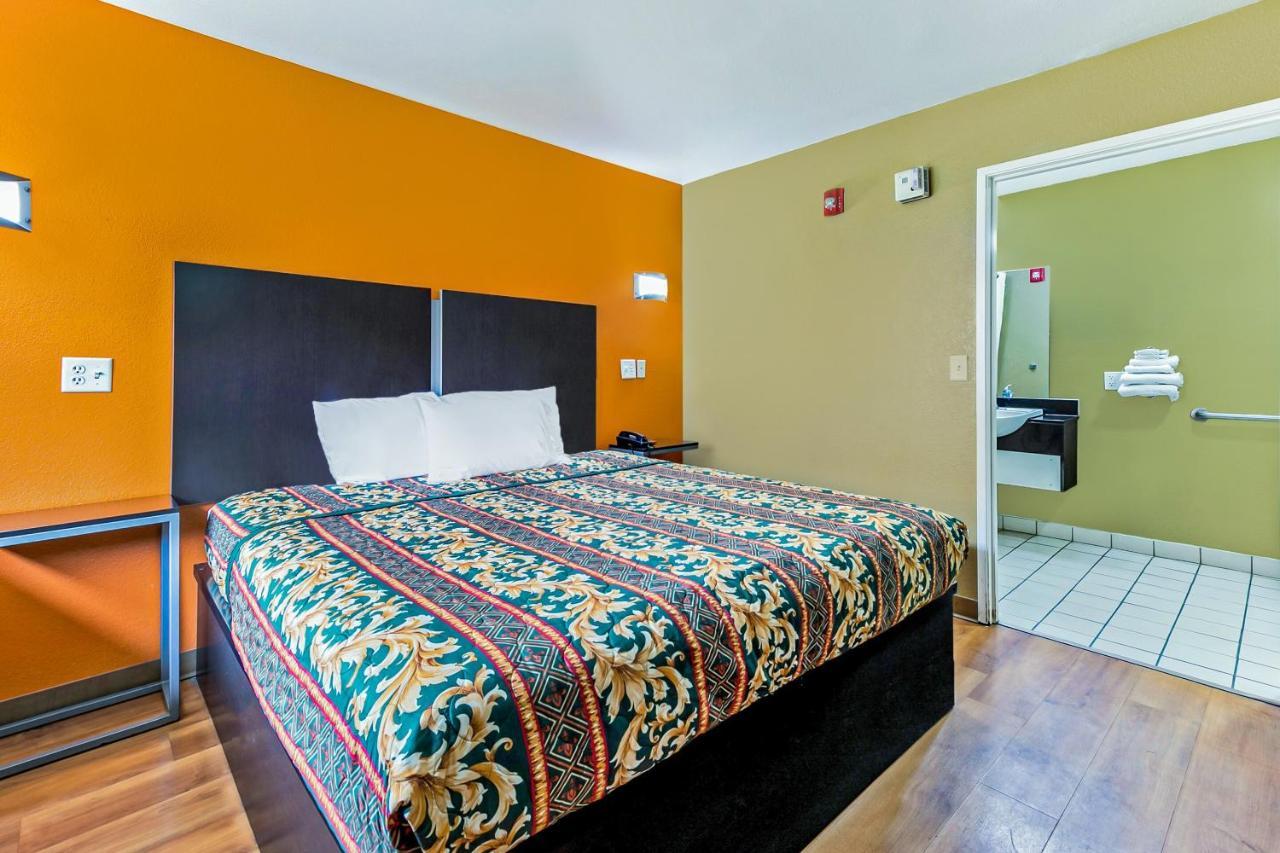 Oyo Hotel Lake Charles Hwy 10 Extérieur photo