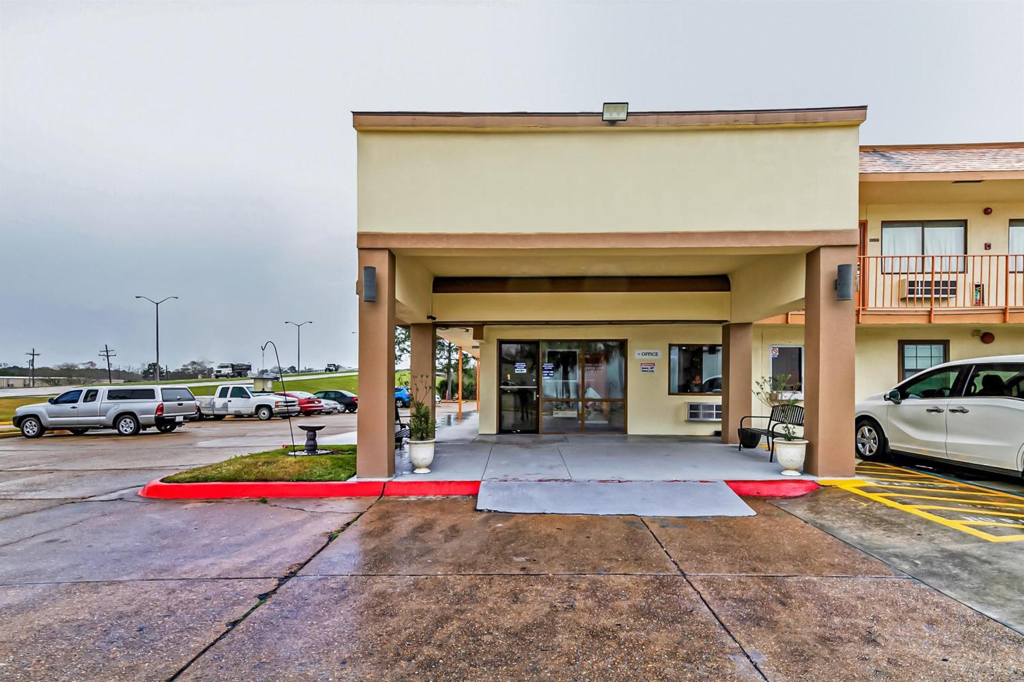 Oyo Hotel Lake Charles Hwy 10 Extérieur photo