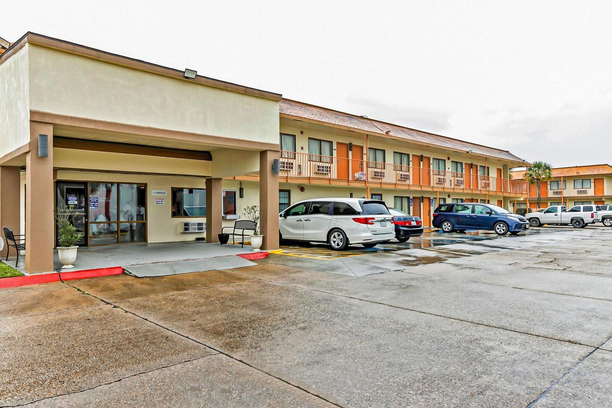 Oyo Hotel Lake Charles Hwy 10 Extérieur photo