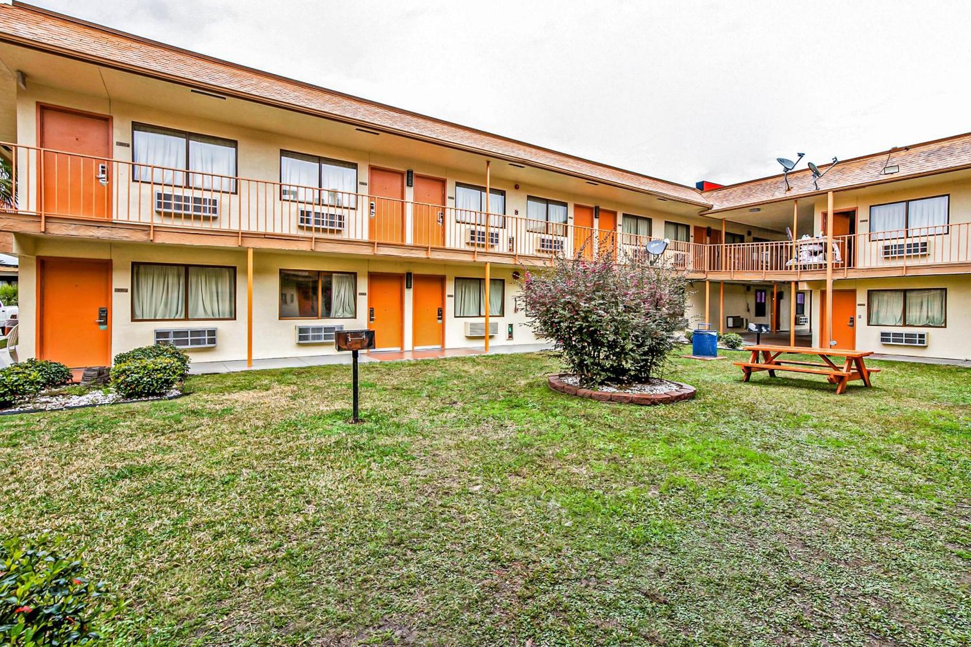 Oyo Hotel Lake Charles Hwy 10 Extérieur photo