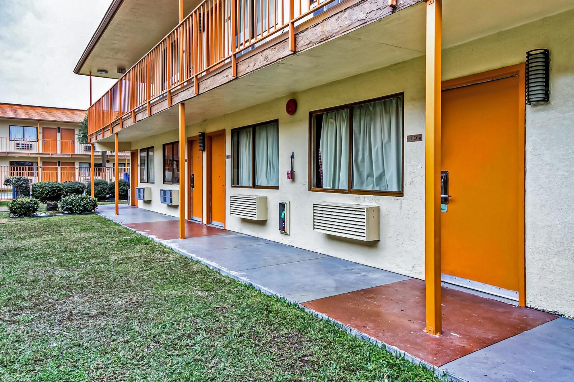 Oyo Hotel Lake Charles Hwy 10 Extérieur photo